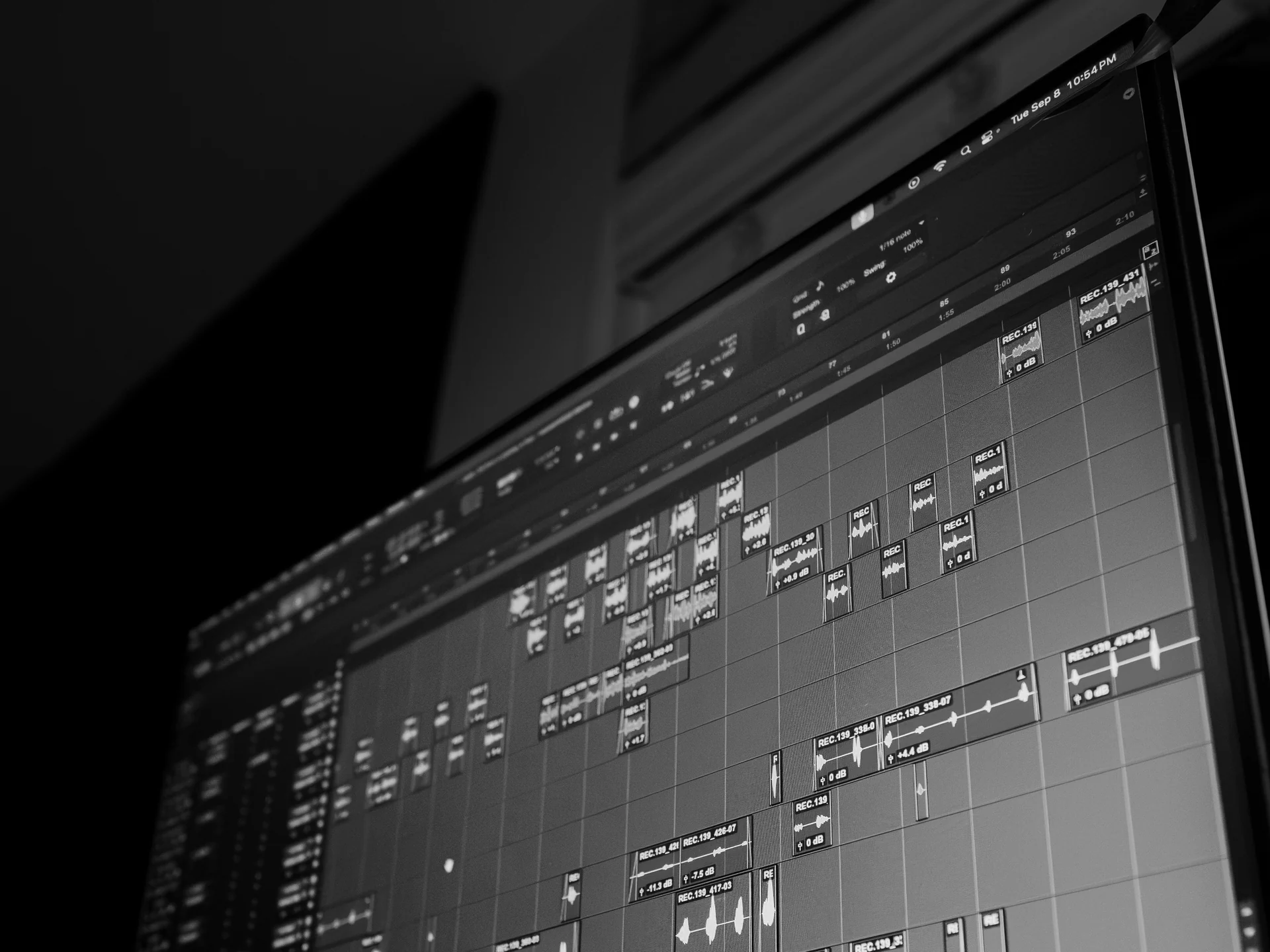 A session open on the screen, seen from the side of the desk.